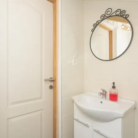 House For Rent Serenity Feriehus Skradin