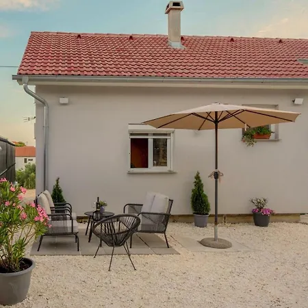 Feriehus House For Rent Serenity Skradin